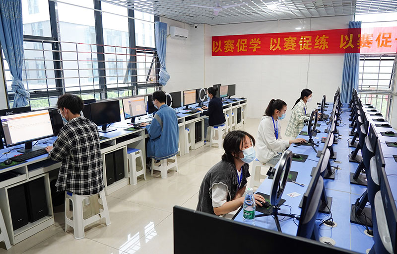 匠心筑夢(mèng)·技贏未來(lái) 漣源市2022年職業(yè)技能大賽技術(shù)服務(wù)紀(jì)實(shí)