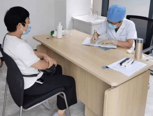 職工身邊的健康服務(wù)點來了，松江園區(qū)打造便捷健康咨詢服務(wù)