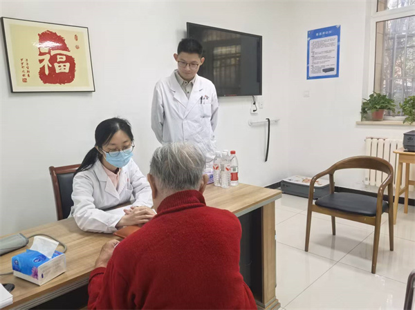 東方焦點 | 內通外調護健康，聯合義診惠老兵——北京中醫藥大學東方醫院開展健康咨詢服務